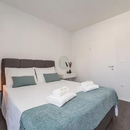 Sarah فيلة فوديس