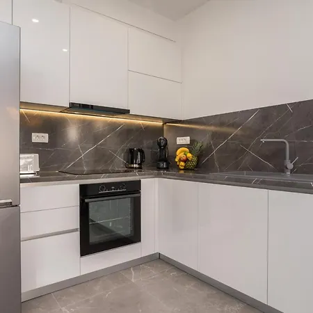 فيلة Sarah فوديس