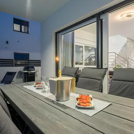 Sarah فيلة فوديس